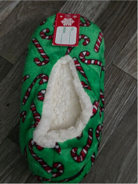 Women's Marshalls Green Red Candy Cane Christmas Slippers size 8